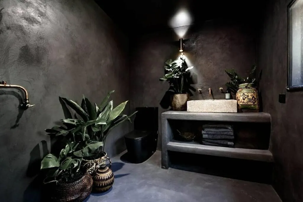 Dark Moon Cottage. Luxurious. Yandina Creek Villa